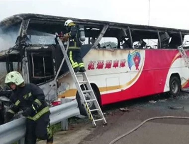 Κίνα: Τρομακτική έκρηξη σε λεωφορείο με 15 τραυματίες - Από τα παράθυρα έβγαινε ο κόσμος! (βίντεο)